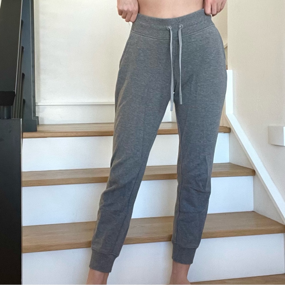 Lululemon Athletica Warm Down II 28” Heathered Core Medium Grey Joggers Size 4